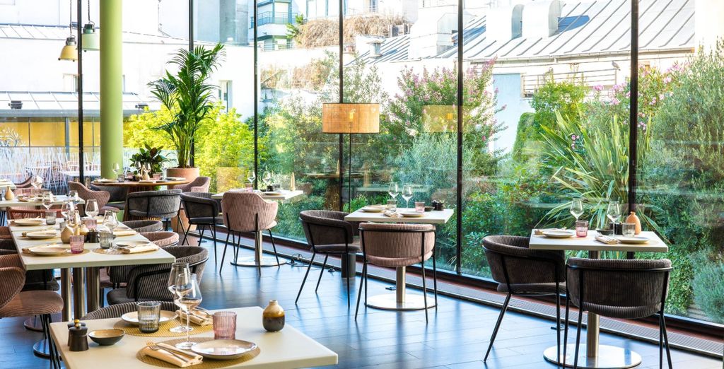 Renaissance Paris Arc de Triomphe 5*
