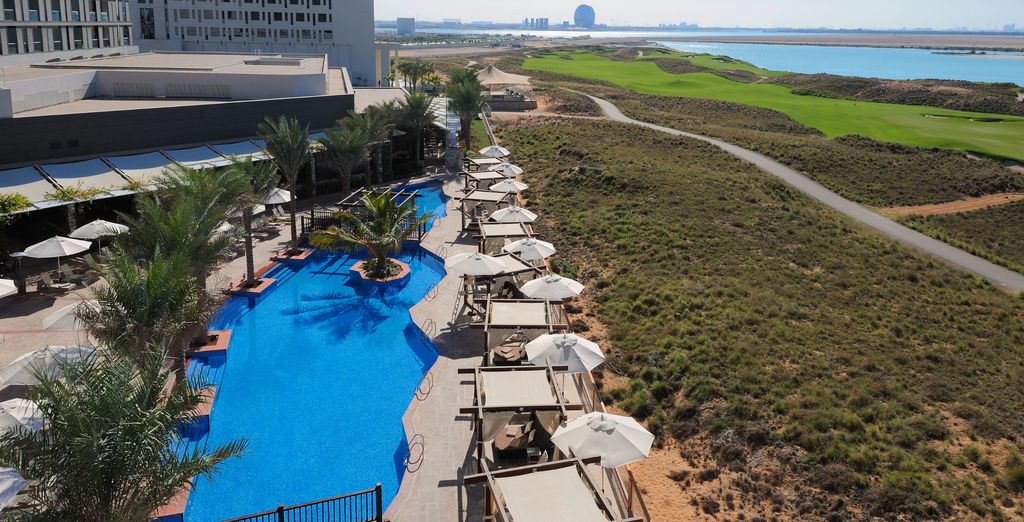Radisson Blu Hotel Yas Island 4*