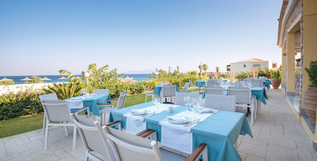 Grand Blue Beach Hotel 5*