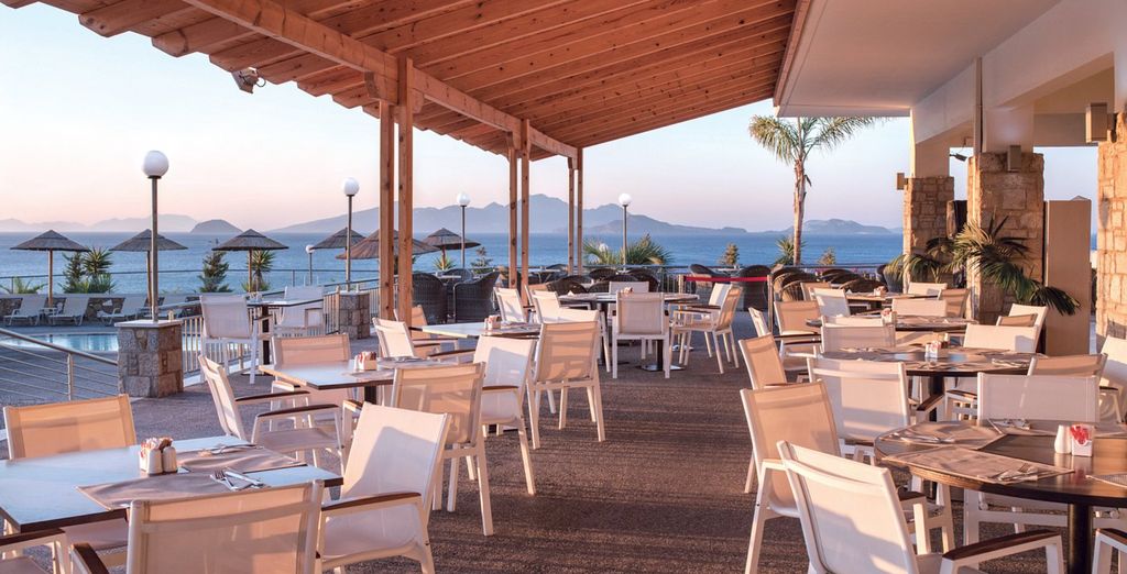 Grand Blue Beach Hotel 5*
