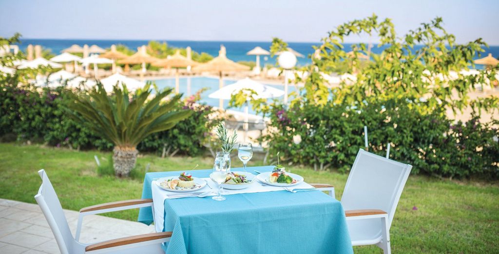 Grand Blue Beach Hotel 5*