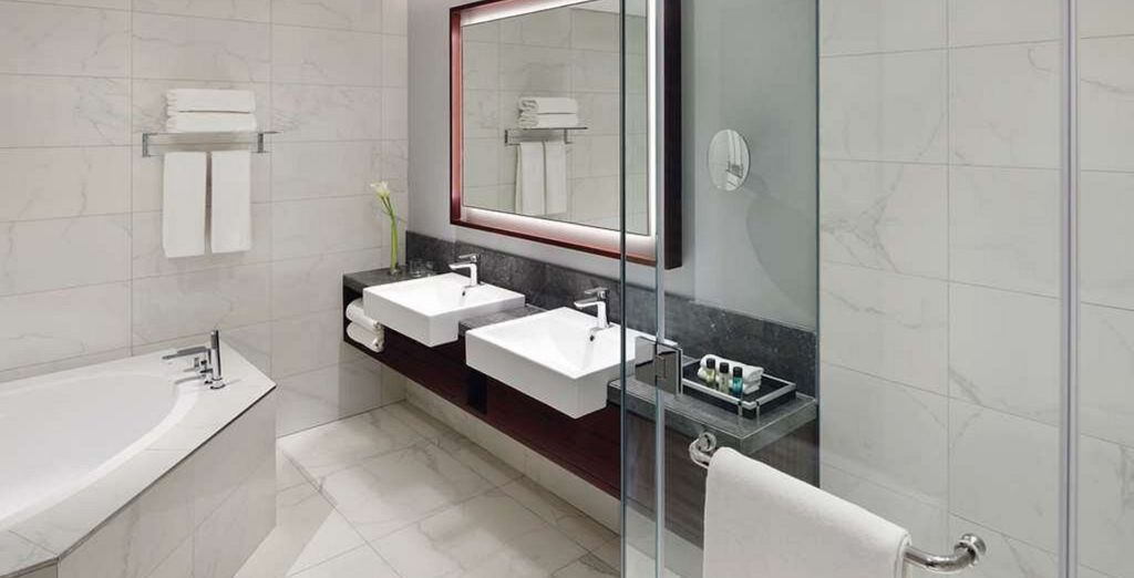 Mövenpick Hotel & Apartments Bur Dubai 5*