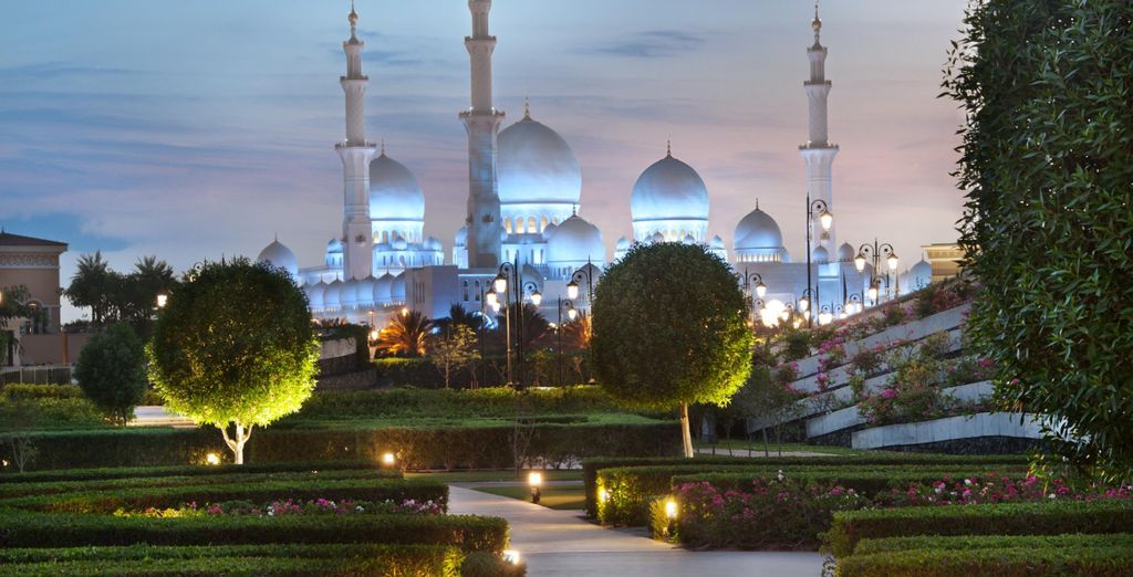 The Ritz Carlton Abu Dhabi Grand Canal 5* con possibile estensione a Dubai