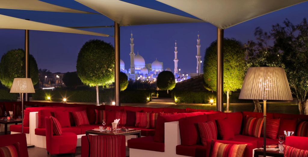 The Ritz Carlton Abu Dhabi Grand Canal 5* con possibile estensione a Dubai