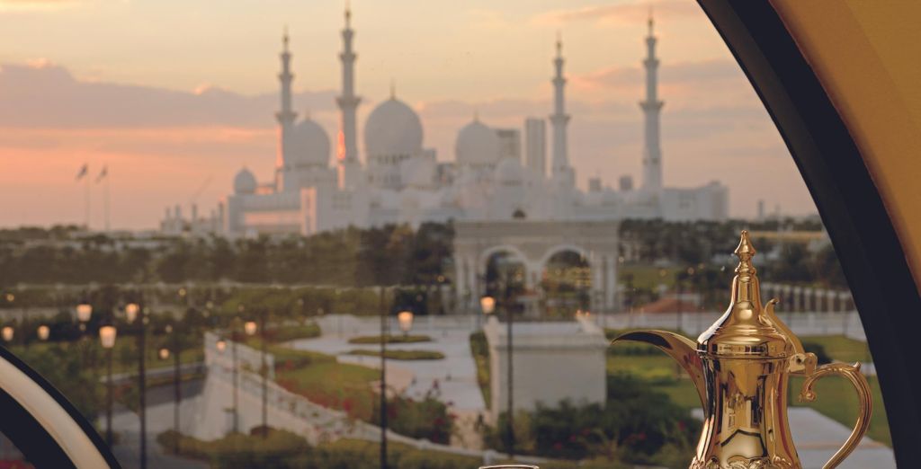 The Ritz Carlton Abu Dhabi Grand Canal 5* con possibile estensione a Dubai