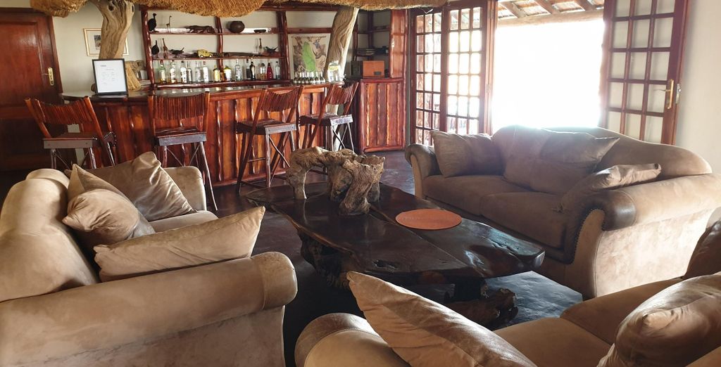 Mopaya Safari Lodge e Hotel Anew Parktonian 4*
