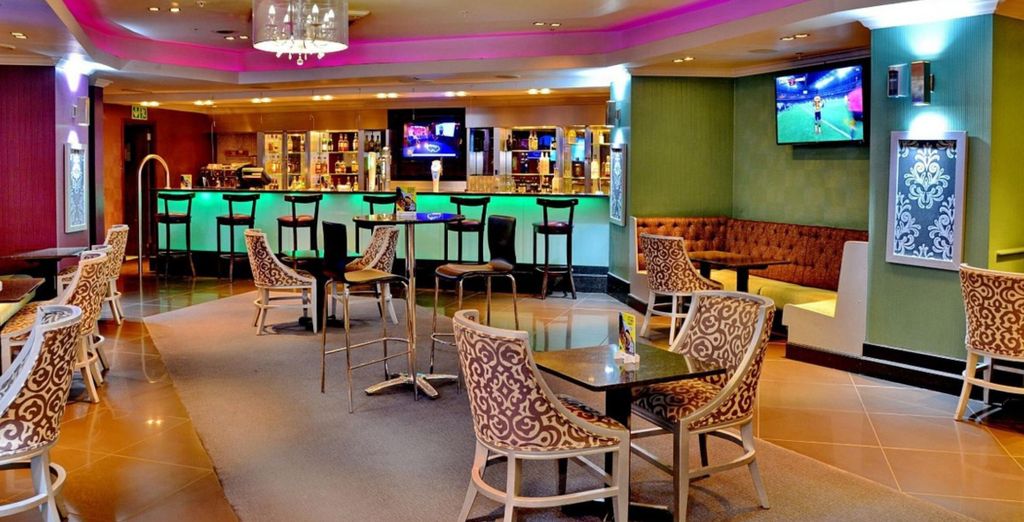 Mopaya Safari Lodge e Hotel Anew Parktonian 4*