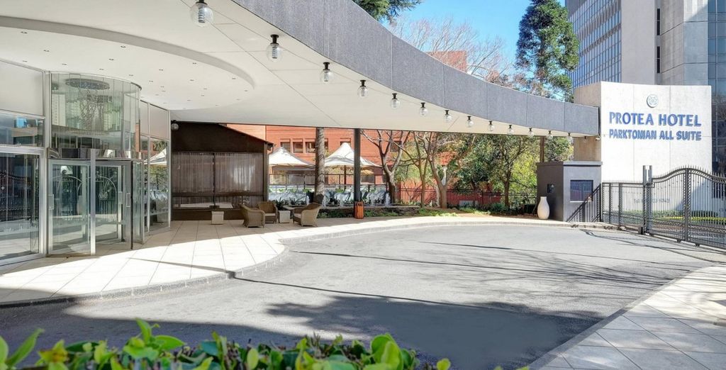 Mopaya Safari Lodge e Hotel Anew Parktonian 4*
