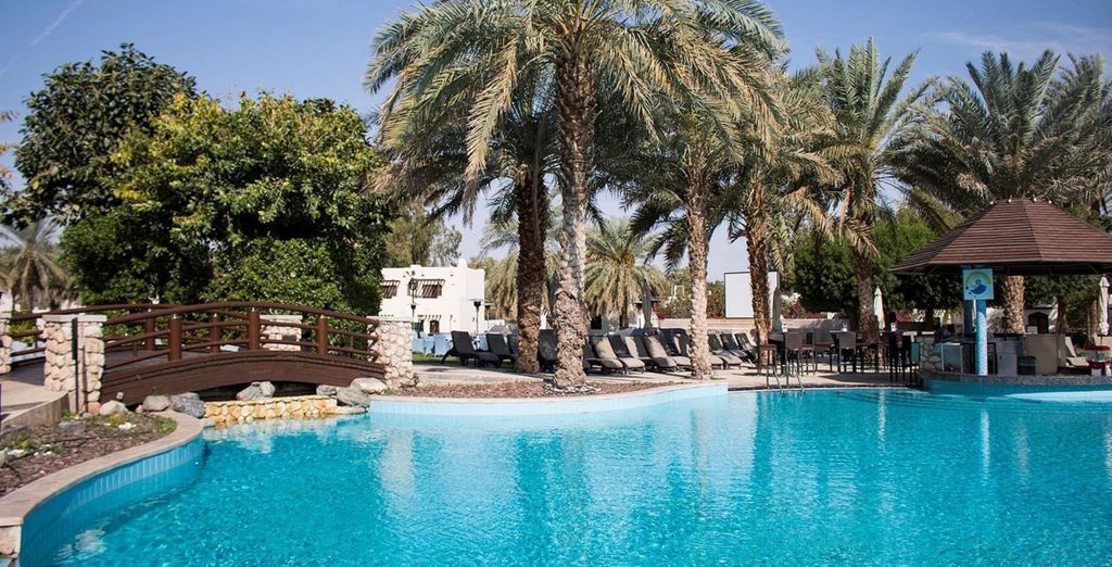 Radisson Blu Hotel & Resort Al Ain 4*