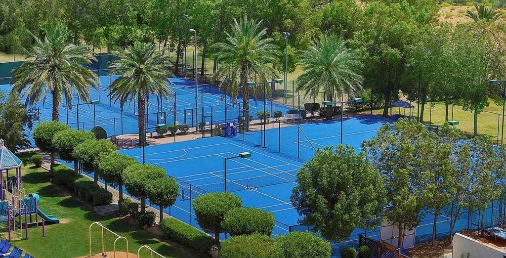Radisson Blu Hotel & Resort Al Ain 4*