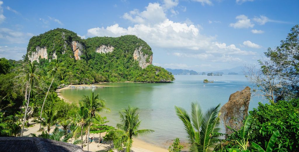 Rawai Palm Beach Resort 4*, Paradise KohYao Resort 4*, Peace Laguna Resort & Spa 4* e possibile pre-estensione al Mode Sathorn Hotel Bangkok 4*