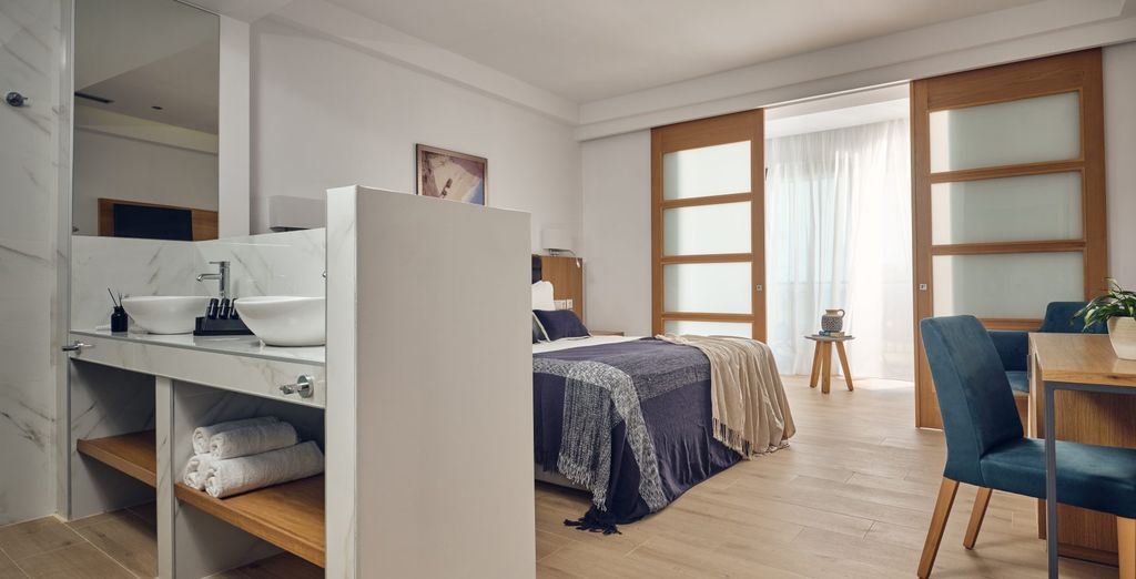 Cavo Orient Beach Hotel & Suites 4*
