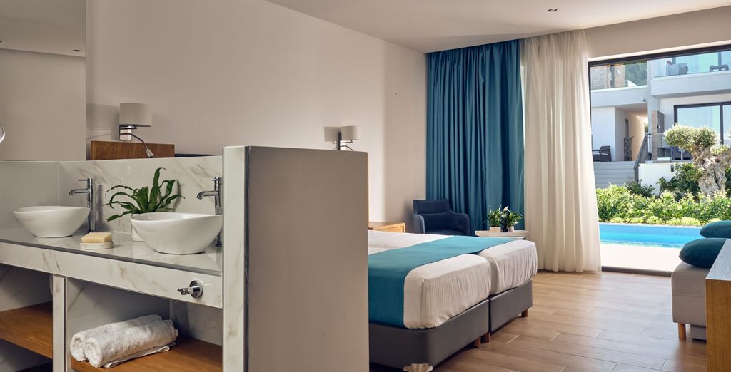 Cavo Orient Beach Hotel & Suites 4*