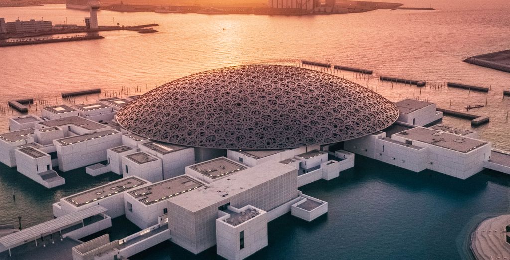 The Ritz Carlton Abu Dhabi Grand Canal 5* con possibile estensione a Dubai