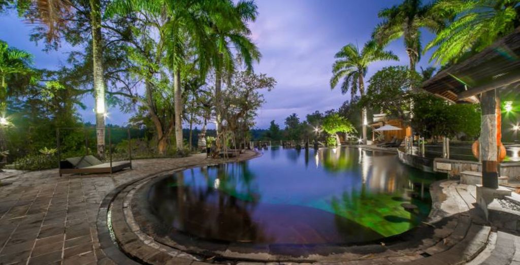 The Payogan Villa Resort & Spa 4*, The Leaf Jimbaran 5* e Hotel Ombak Sunset 4*
