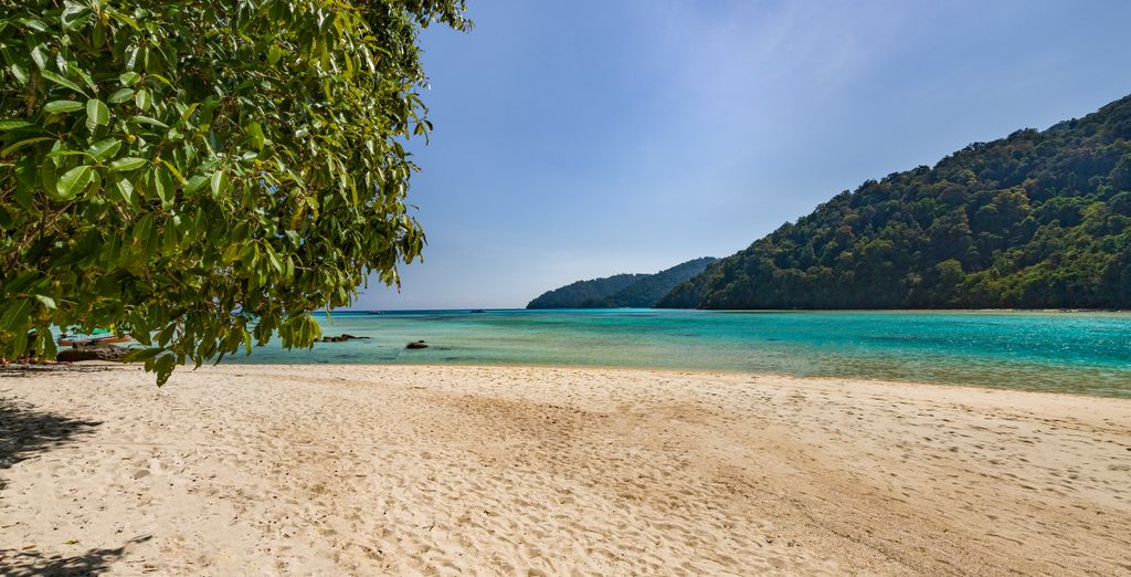 Laya Resort Phuket Island 4*, 1 notte a Khao Sok e Khao Lak Laguna Resort 4* con possibile pre-estensione a Bangkok
