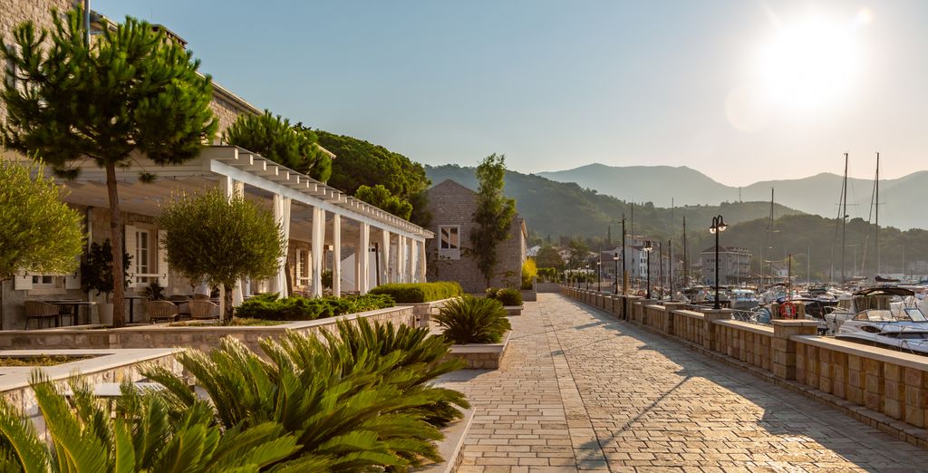 Lazure Hotel & Marina 5*
