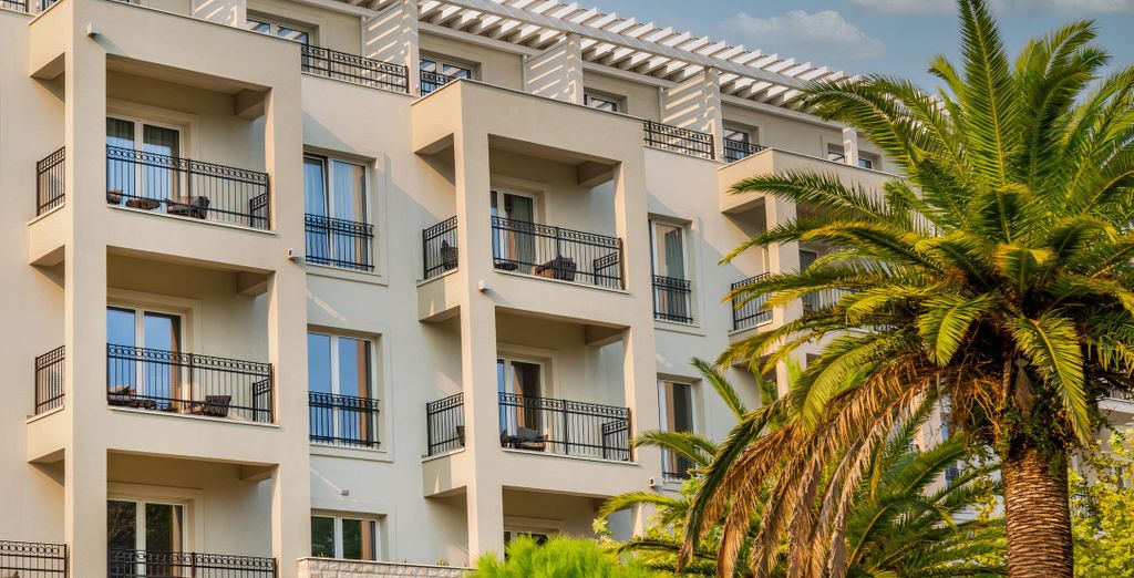 Lazure Hotel & Marina 5*