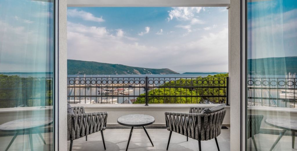 Lazure Hotel & Marina 5*