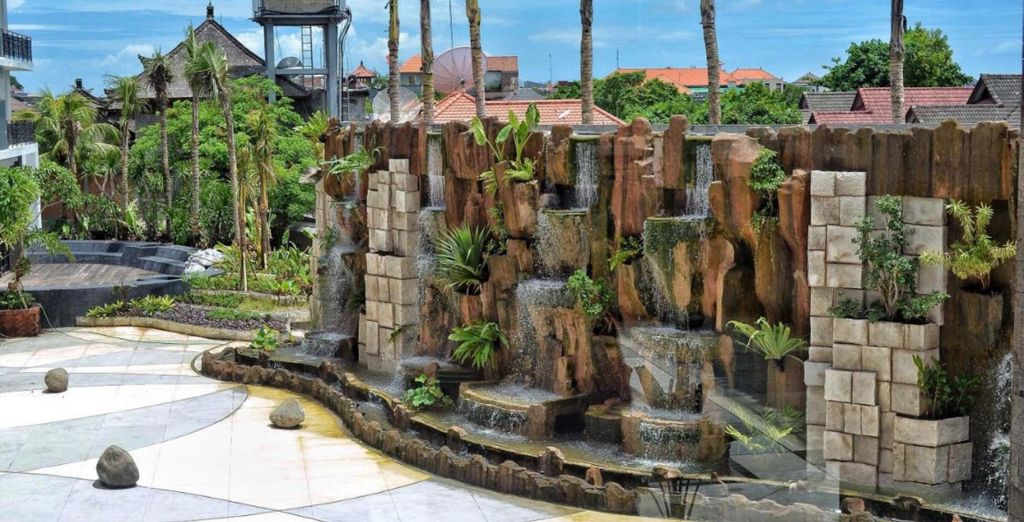Sakti Garden Resort & Spa 4*, Mahagiri Resort 4* y TS Suites Seminyak 5*