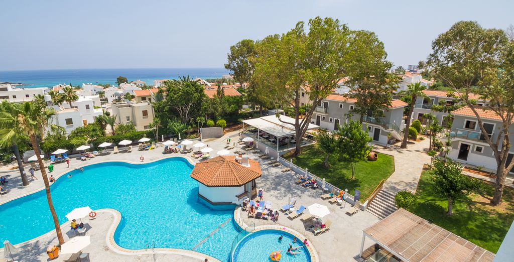 Narcissos Waterpark Resort 4*