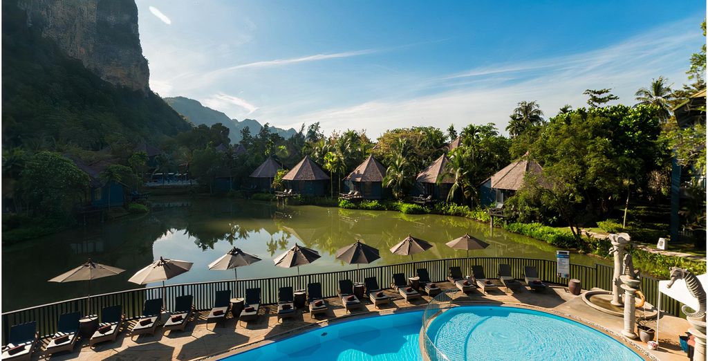Rawai Palm Beach Resort 4*, Paradise KohYao Resort 4*, Peace Laguna Resort & Spa 4* e possibile pre-estensione al Mode Sathorn Hotel Bangkok 4*