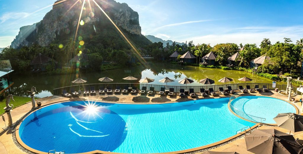 Rawai Palm Beach Resort 4*, Paradise KohYao Resort 4*, Peace Laguna Resort & Spa 4* e possibile pre-estensione al Mode Sathorn Hotel Bangkok 4*