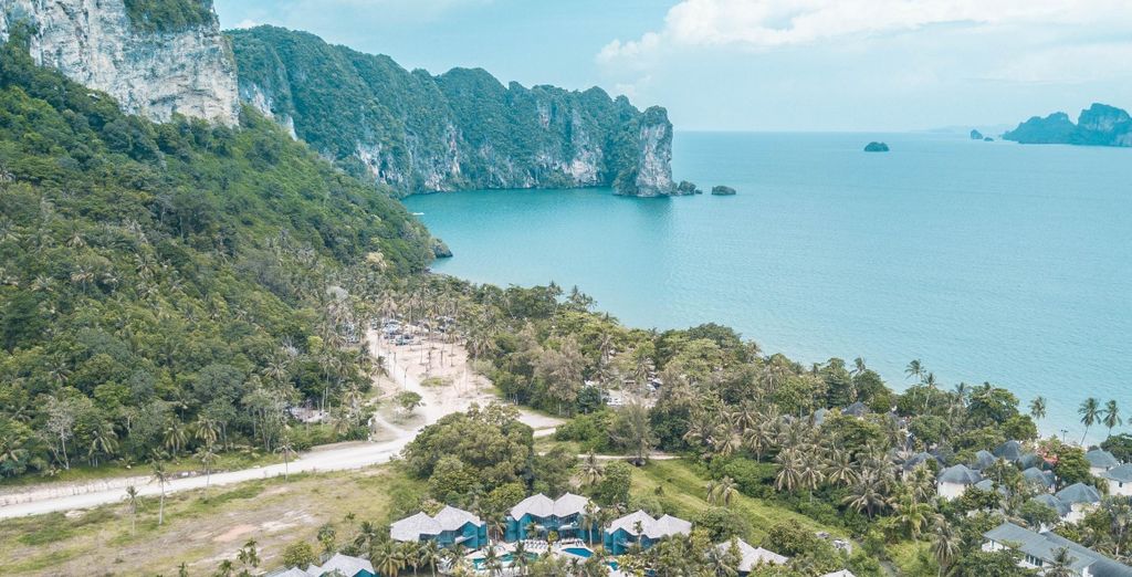 Rawai Palm Beach Resort 4*, Paradise KohYao Resort 4*, Peace Laguna Resort & Spa 4* e possibile pre-estensione al Mode Sathorn Hotel Bangkok 4*