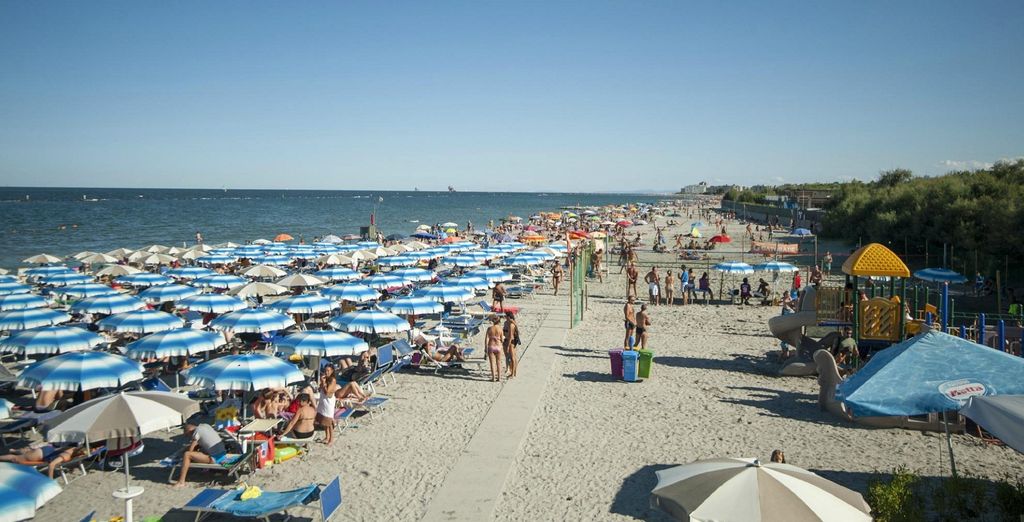 Pini Beach Village