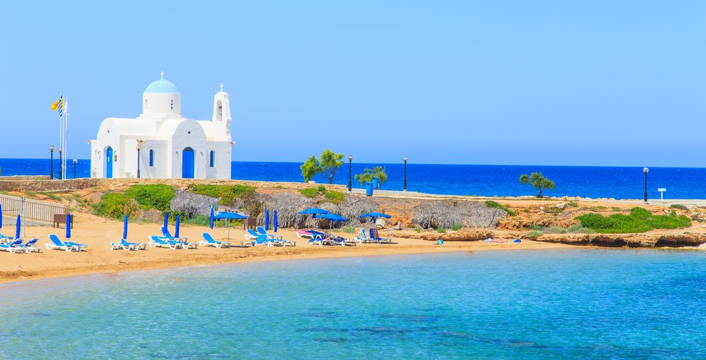 Golden Coast Beach Hotel 4*