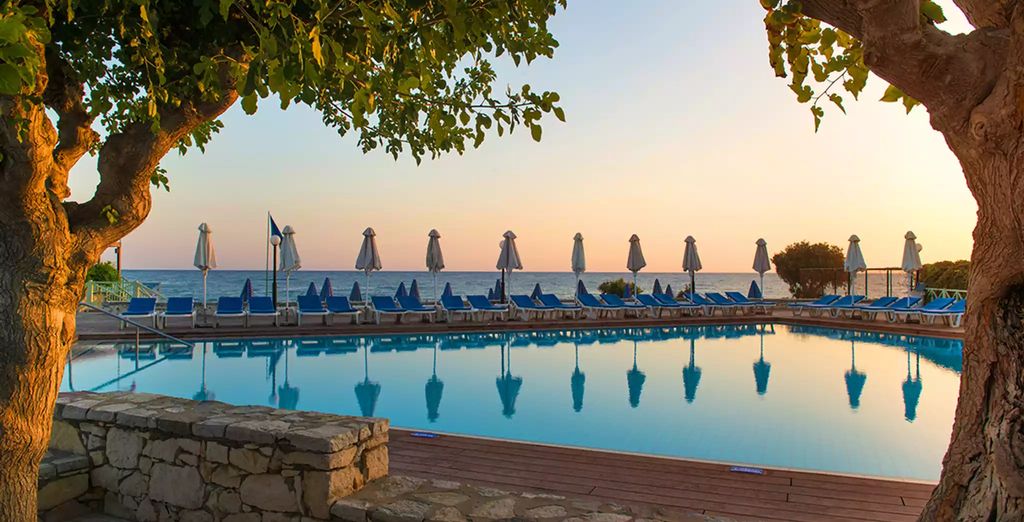Silva Beach Hotel 4*