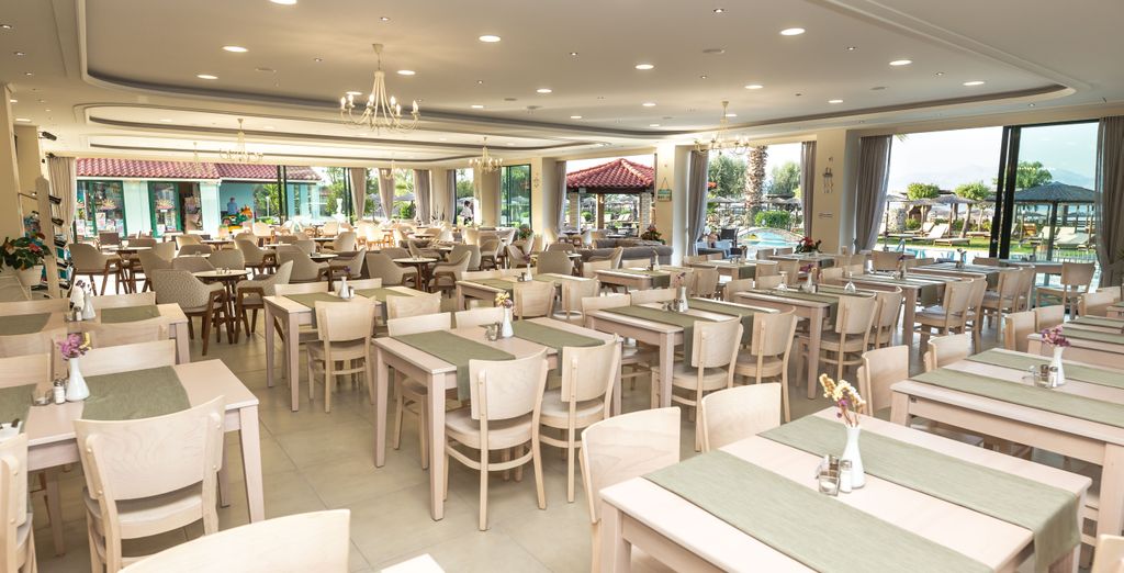 Robolla Beach Hotel 4*