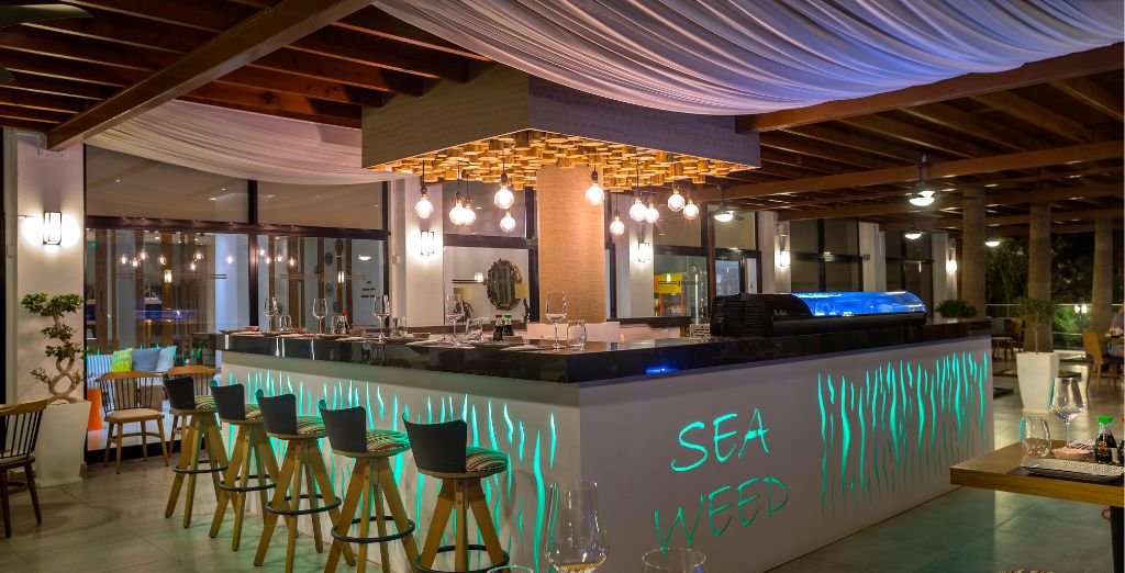 Cavo Maris Beach Hotel 4* 