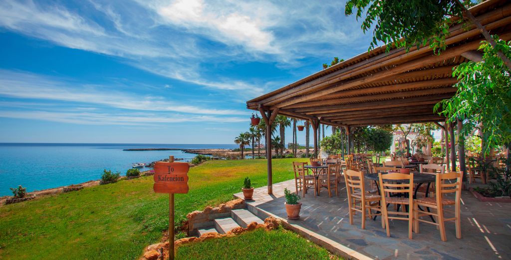 Cavo Maris Beach Hotel 4*