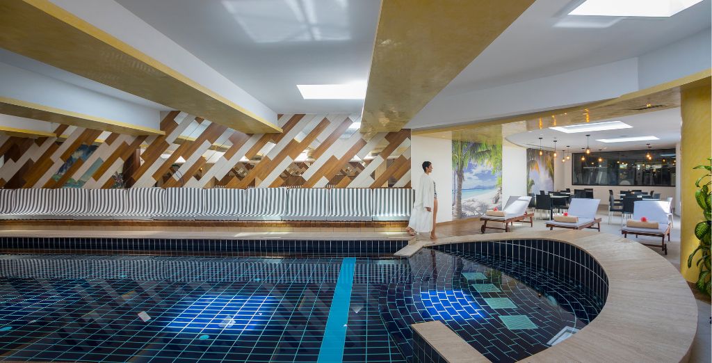 Cavo Maris Beach Hotel 4* 