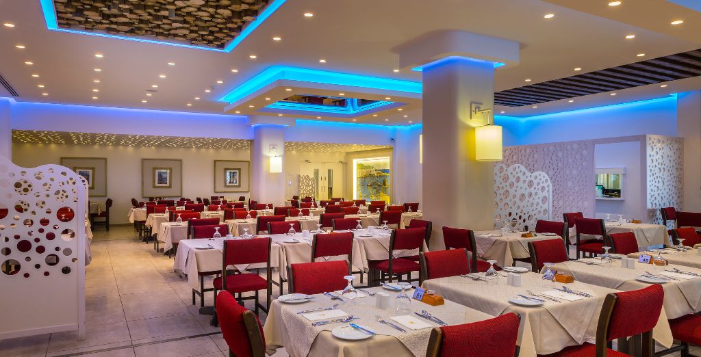 Cavo Maris Beach Hotel 4* 