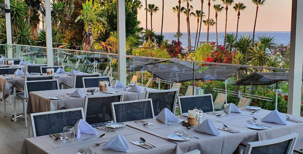 Cavo Maris Beach Hotel 4* 