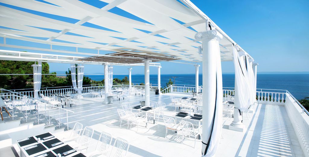 Bianco Olympico Beach Hotel 4*