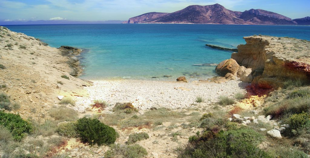 Combo ellenica tra storia, vita notturna e mare incredibile