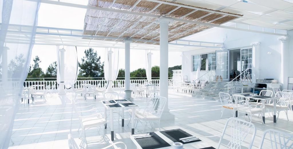 Bianco Olympico Beach Hotel 4*