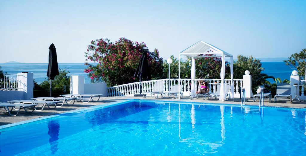 Bianco Olympico Beach Hotel 4*