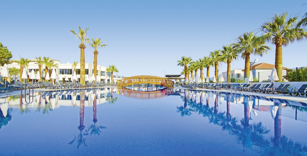 Palm Wings Kusadasi Beach Resort & Spa 5*