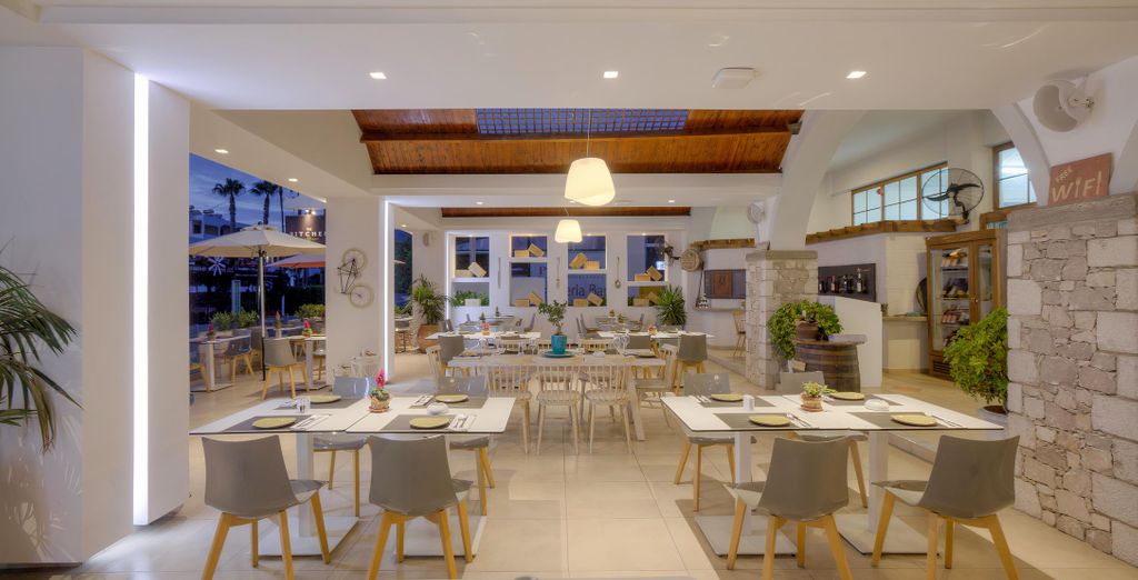 More Meni Residence and Suites 4*
