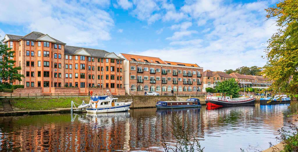 Roomzzz York City 4*