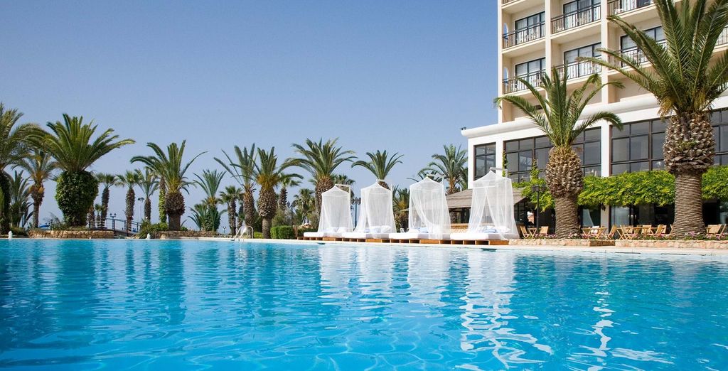 Sandy Beach Hotel & Spa 4*