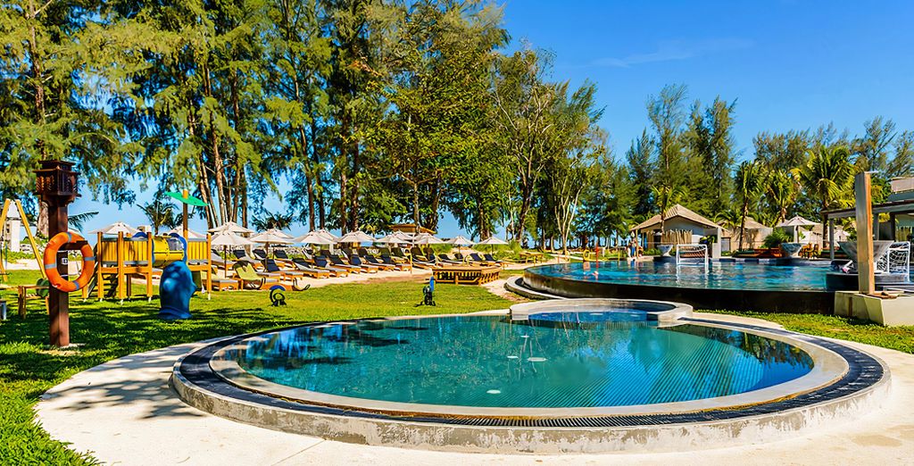 Combinato Maikhao Palm Beach Resort 4*, Royal Yao Yai Island Beach Resort 5* e Mai Khao Lak Beach Resort & Spa 5*
