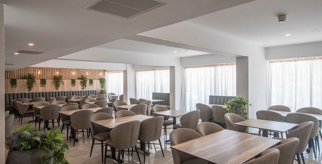 Bohemian Gardens Hotel 4*