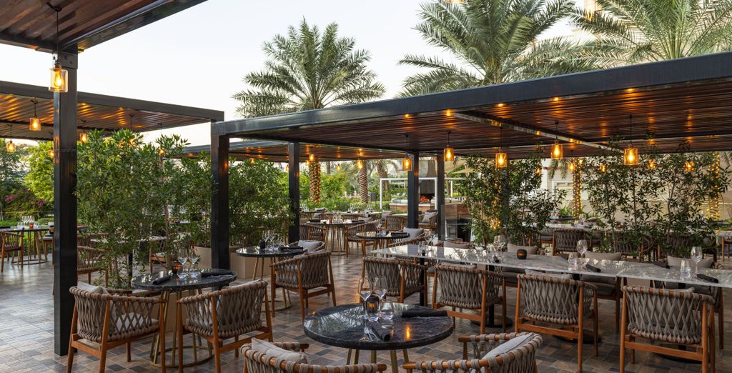 The Ritz Carlton Abu Dhabi Grand Canal 5* con possibile estensione a Dubai