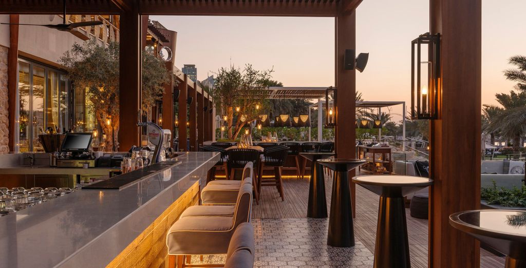 The Ritz Carlton Abu Dhabi Grand Canal 5* con possibile estensione a Dubai