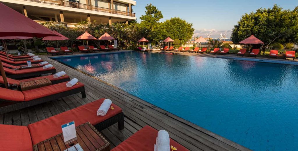 The Payogan Villa Resort & Spa 4*, The Leaf Jimbaran 5* e Hotel Ombak Sunset 4*